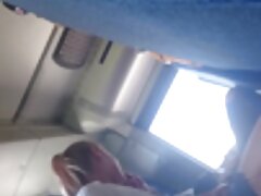 Linda morena con bonito botín monta la polla de su novio