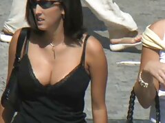 Tetas del tamaño de un melón en una polla tomando mami