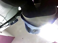 La rubia Lola Leda es follada en el coche