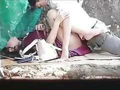 Pelirroja flexible trabaja la polla de un matón calvo con su vagina