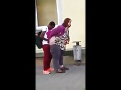 Chica tiene sexo con otro hombre mientras su novio la mira