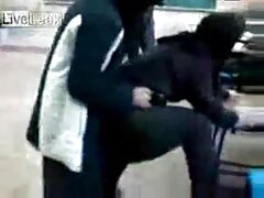 MILF coqueta elige vivir libre y el primer paso es el anal