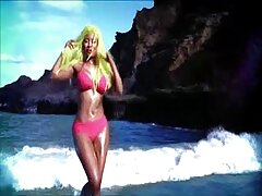 Negra de enormes tetas está probando una gran polla blanca en esta película