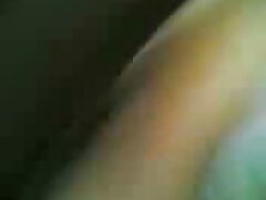 La vecina te invita a su dormitorio para masturbarte