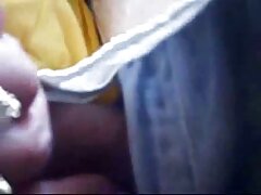 MILF cachonda tiene un buen sexo al aire libre con un joven novio