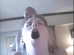Rubia con curvas con enormes jarras cabalga la erección como una vaquera